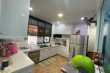 Taman Kemanyan Double Storey Corner Kolombong