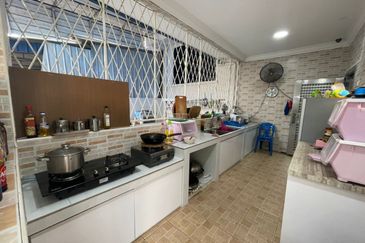 Taman Kemanyan Double Storey Corner Kolombong