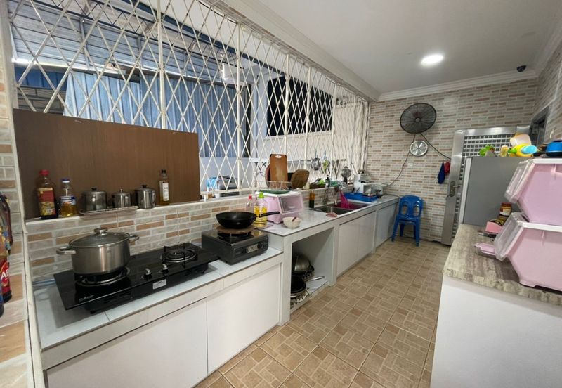 Taman Kemanyan Double Storey Corner Kolombong