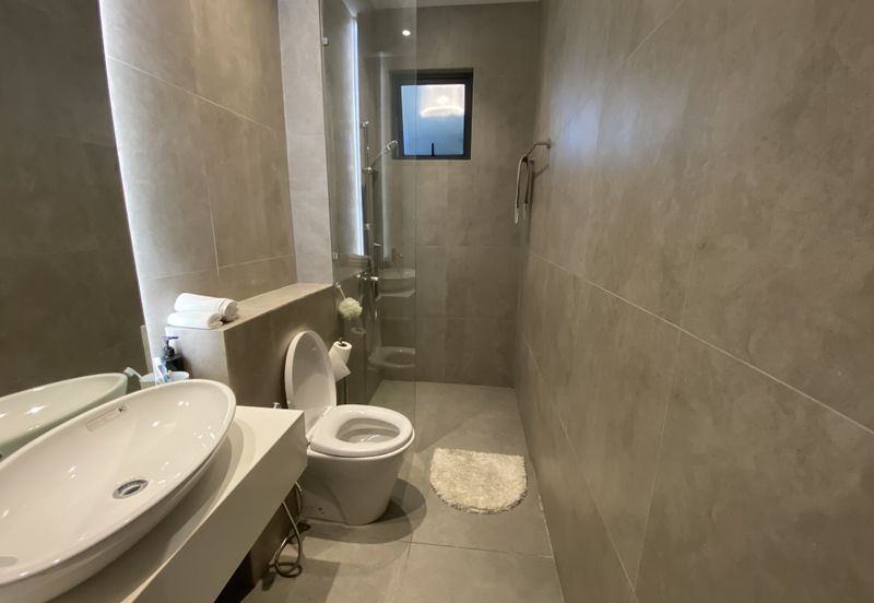 The Logg -  SHOREA EXCEUTIVE SUITES