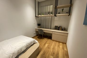 The Logg -  SHOREA EXCEUTIVE SUITES