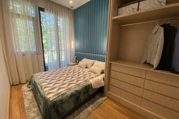 The Logg -  SHOREA EXCEUTIVE SUITES