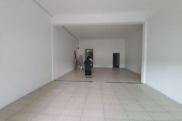 I-plaza shoplot penampang 3 storey