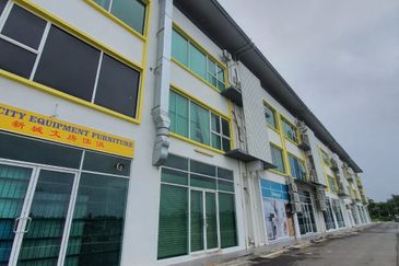 I-plaza shoplot penampang 3 storey