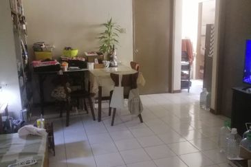 Regency Park Apartment