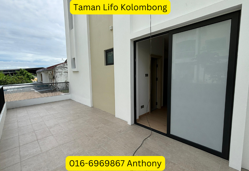 Taman Lifo 3 Storey Semi Detached Double storey Kolombong with private lift- Flood free