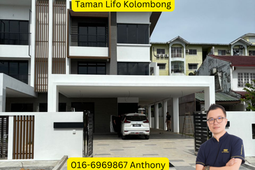 Taman Lifo 3 Storey Semi Detached Double storey Kolombong with private lift- Flood free