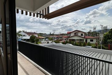 Taman Lifo 3 Storey Semi Detached Double storey Kolombong with private lift- Flood free