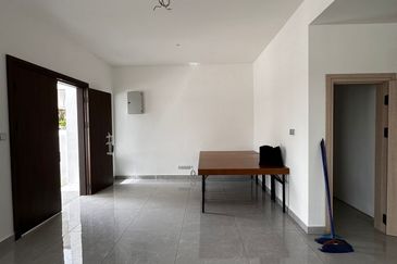 Taman Lifo 3 Storey Semi Detached Double storey Kolombong with private lift- Flood free