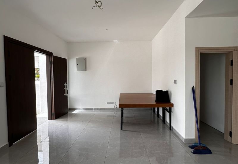 Taman Lifo 3 Storey Semi Detached Double storey Kolombong with private lift- Flood free