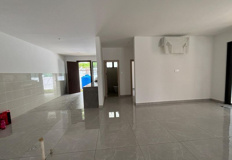 Taman Lifo 3 Storey Semi Detached Double storey Kolombong with private lift- Flood free