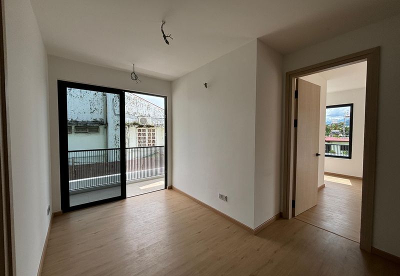 Taman Lifo 3 Storey Semi Detached Double storey Kolombong with private lift- Flood free