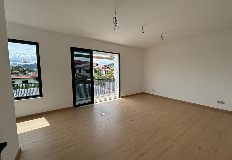 Taman Lifo 3 Storey Semi Detached Double storey Kolombong with private lift- Flood free