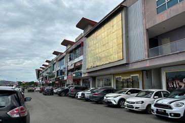 Pavillion 3 Storey Shoplot Bundusan Penampang