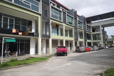 Suria Inanam 3 storey shoplot below market value