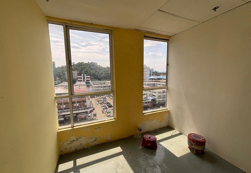 Centre Point Shoplot 7th floor for sale