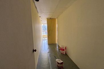 Centre Point Shoplot 7th floor for sale