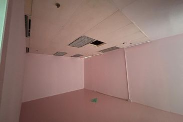 Centre Point Shoplot 7th floor for sale