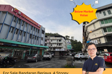 Bandaran Berjaya 4 Storey Corner CL999
