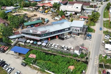 Kolombong Warehouse with OC