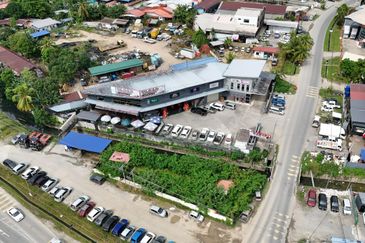 Kolombong Warehouse with OC