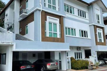 Sierra Vista 3-Story Semi-D House | Fully Furnished and Renovated 