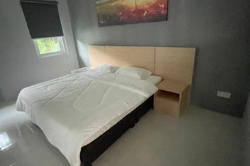 Sierra Vista 3-Story Semi-D House | Fully Furnished and Renovated 