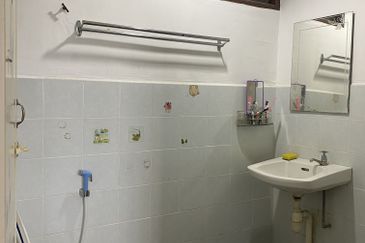 Desa Bayan Apartment