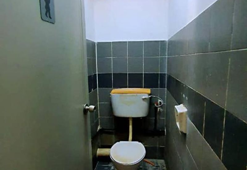 RELAU OFFICE LOT / SHOP LOT FACING MAIN ROAD