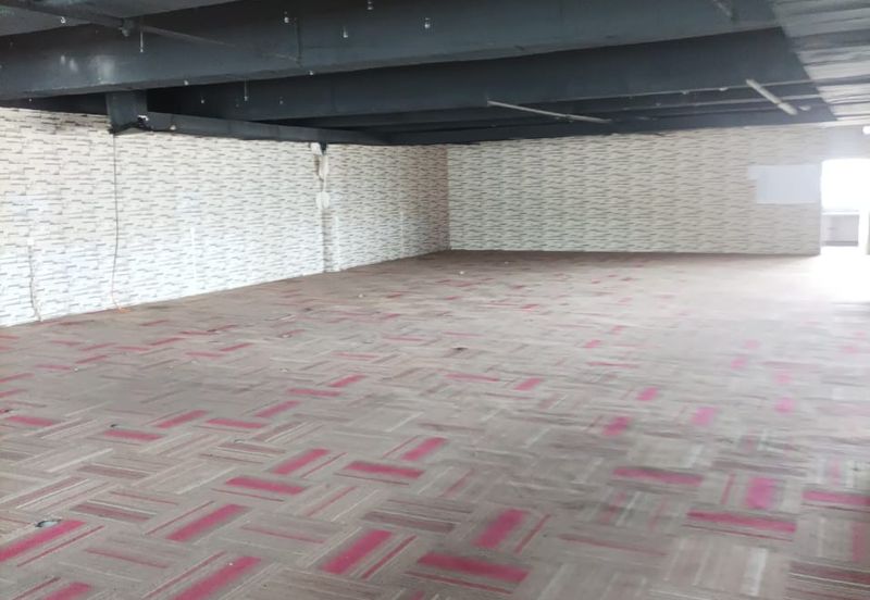 Leisure Commerce Square