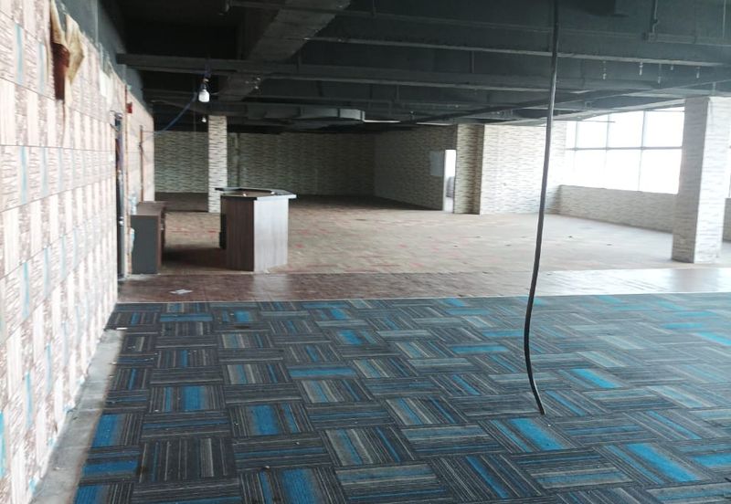 Leisure Commerce Square