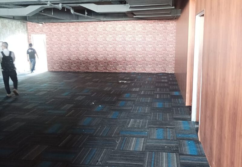 Leisure Commerce Square