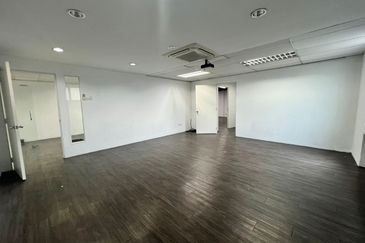 Shop Office at Subang Business Centre (Near LRT)