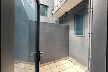 Forest City Golf Resort, Gelang Petah