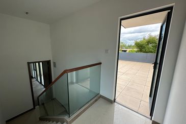 Forest City Golf Resort, Gelang Petah