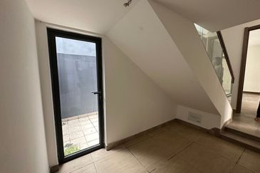 Forest City Golf Resort, Gelang Petah