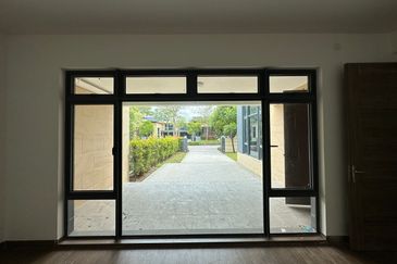 Forest City Golf Resort, Gelang Petah