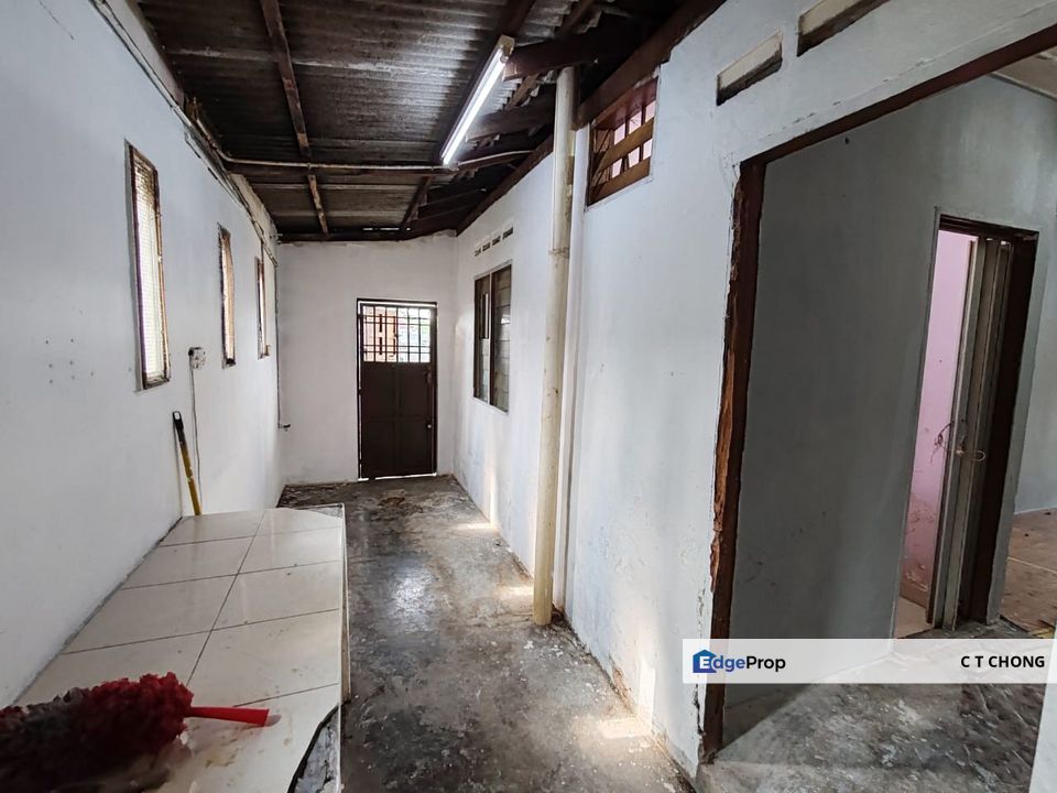 Taman Universiti Johor Single Storey Low Cost For Sale, Johor, Skudai