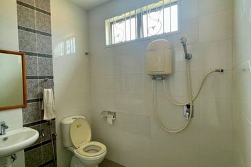 Maple Red, Adda Heights