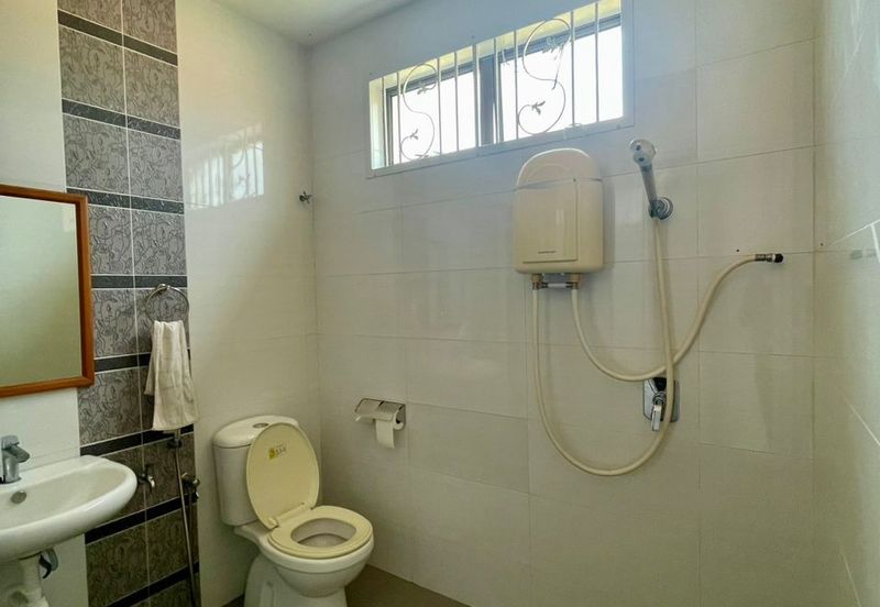 Maple Red, Adda Heights