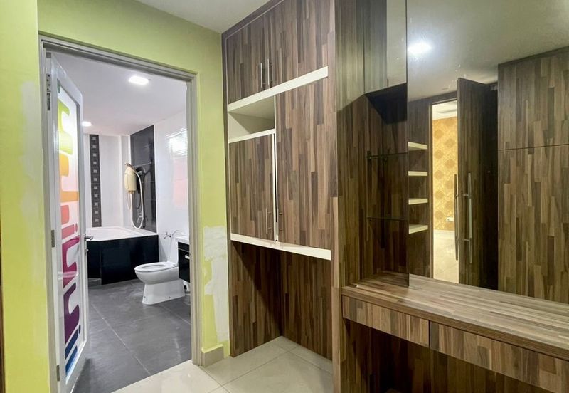 Maple Red, Adda Heights