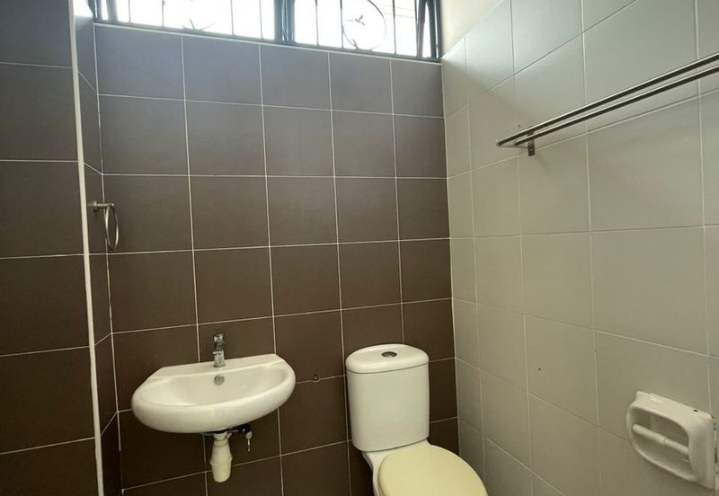 Maple Red, Adda Heights