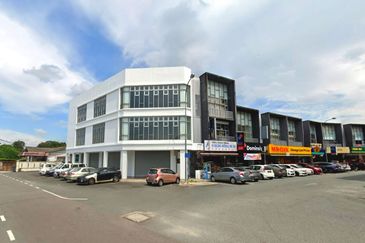 3 Storey Shoplot Senai Bizhub For Sale