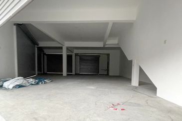 3 Storey Shoplot Senai Bizhub For Sale
