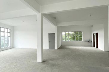 3 Storey Shoplot Senai Bizhub For Sale