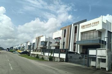 1.5 Storey Semi D Factory in Gelang Patah For Sale