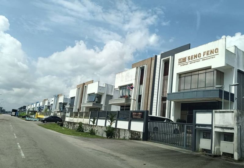 1.5 Storey Semi D Factory in Gelang Patah For Sale