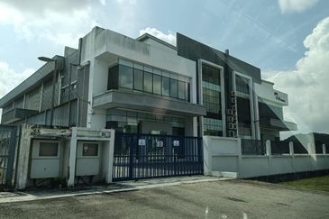 1.5 Storey Semi D Factory in Gelang Patah For Sale