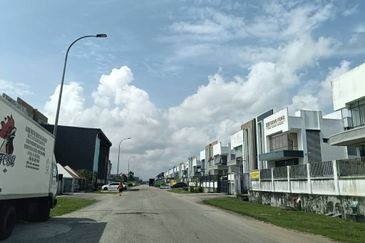1.5 Storey Semi D Factory in Gelang Patah For Sale
