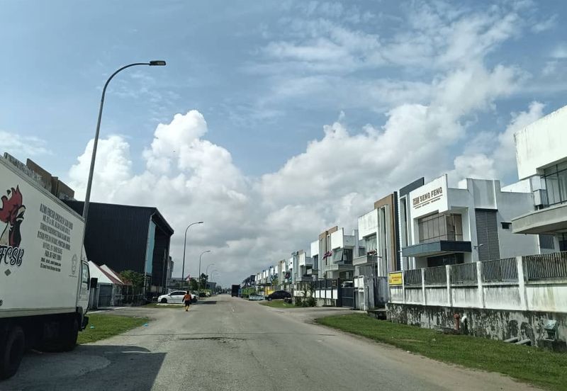 1.5 Storey Semi D Factory in Gelang Patah For Sale